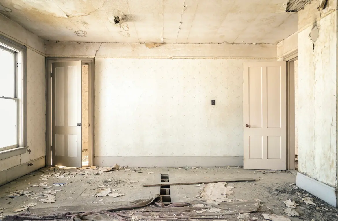 Waste disposal crew managing a cleanout project in Raleigh Hills